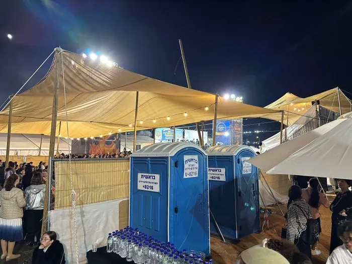שירותים ניידים בהילולה במירון